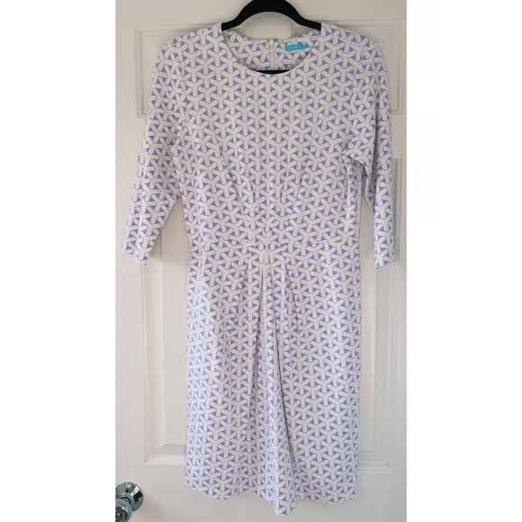 J. McLaughlin Dresses & Skirts - J. McLaughlin 3/4 Sleeve Periwinkle Catalina Cloth Print Dress Size M w Ruching